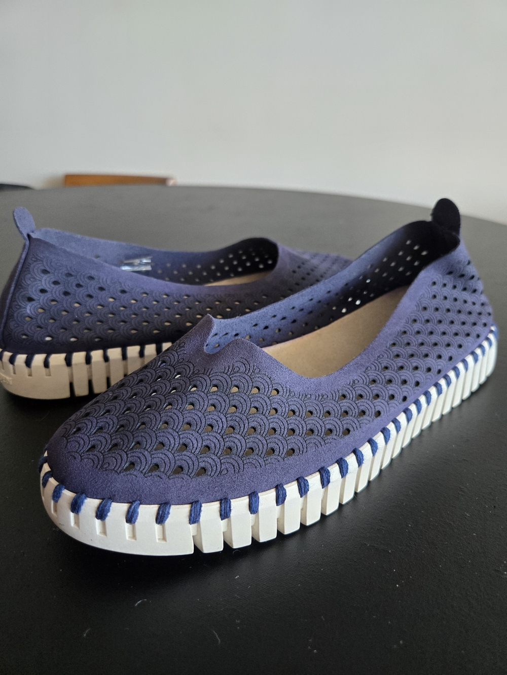 ​Ilse Jacobsen Hornbæk Tulip 139 Navy Laser Cut Flats | EU 39 / US 8